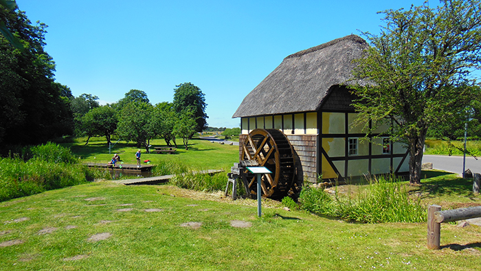 Billedet viser en vandmølle