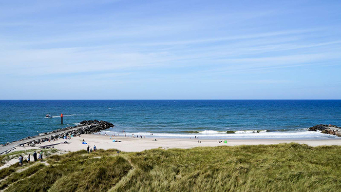 Billedet viser kysten og det åbne land